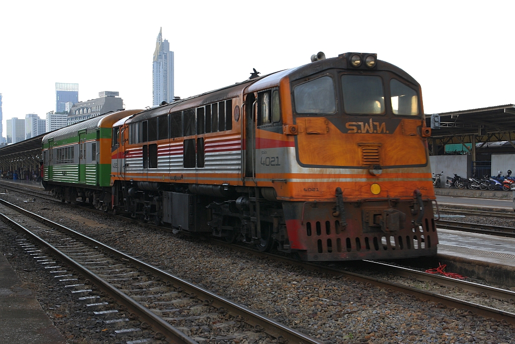 GEK 4021 (Co'Co', de, General Electric, Bj.1963, Fab.Nr. 34870) am 17.Oktober 2018 im Bf. Hua Lamphong.