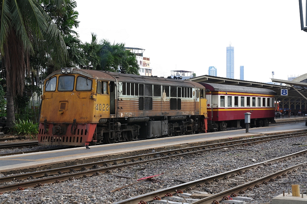 GEK 4022 (Co'Co', de, General Electric, Bj.1963, Fab.Nr. 34871) am 10.Jänner 2018 als Verschubreserve in Hua Lamphong.
