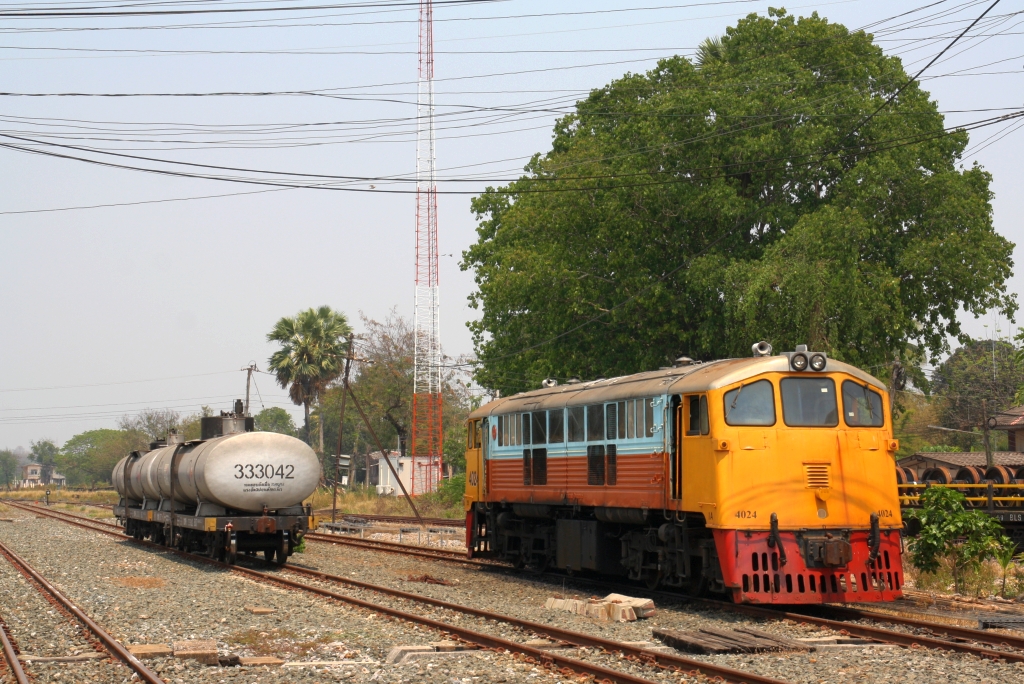 GEK 4024 (Co'Co', de, General Electric, Bj.1963, Fab.Nr. 34873) wartet am 26.März 2023 als Verschubreserve der Sila At Station auf den nächsten Einsatz.