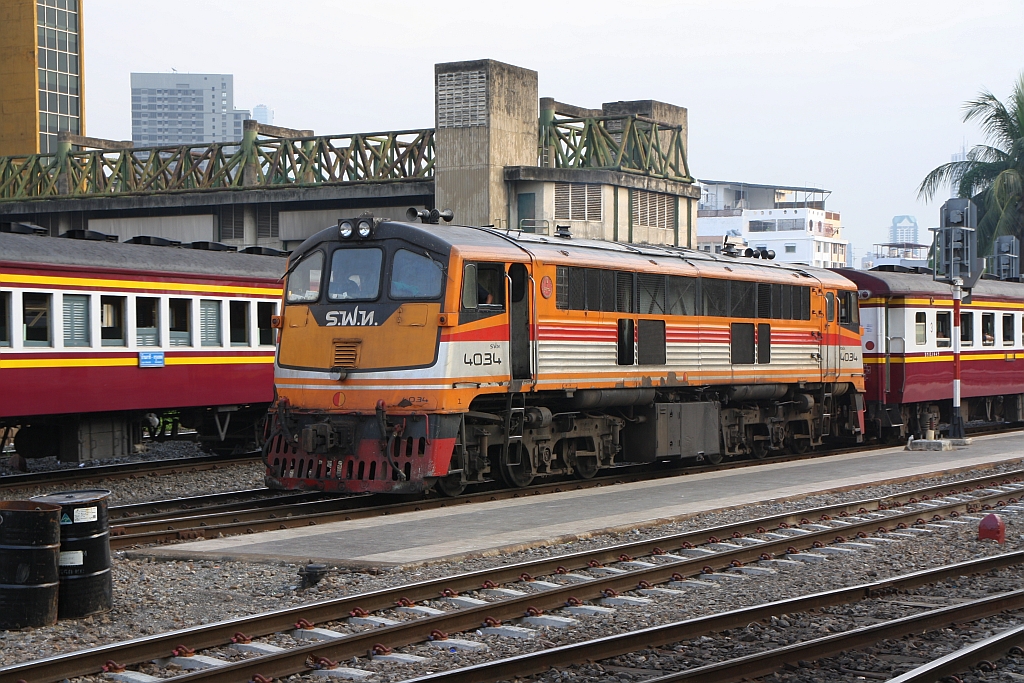 GEK 4034 (Co'Co', de, General Electric, Bj.1963, Fab.Nr. 34883) am 11.Jänner 2018 in Hua Lamphong.