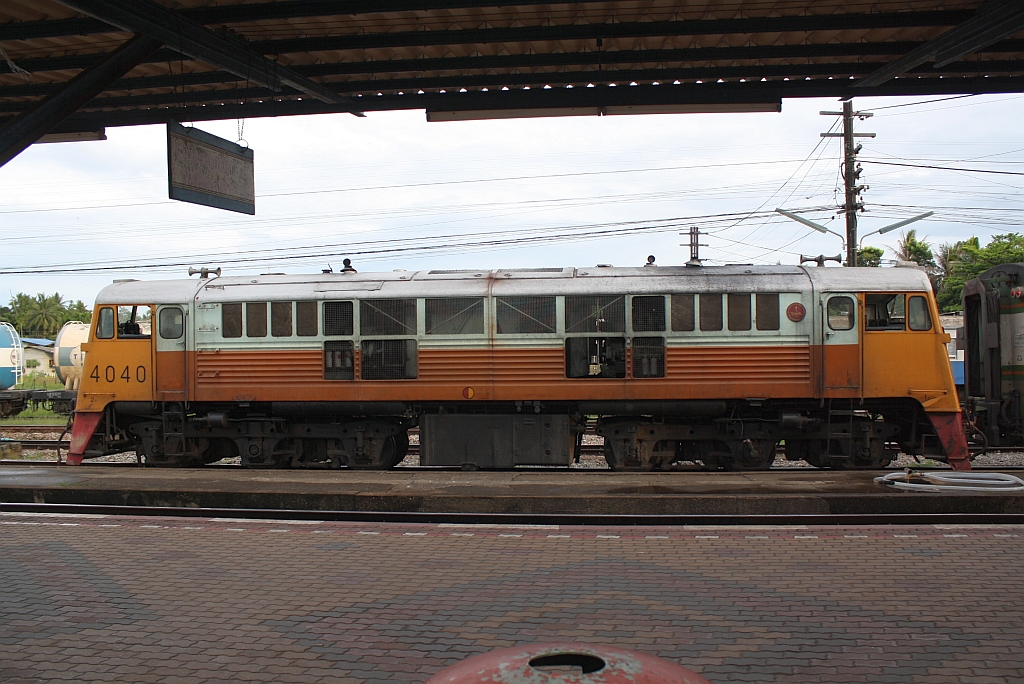 GEK 4040 (Co'Co', de, General Electric, Bj.1963, Fab.Nr. 34889) hat am 19.Mai 2013 im Bf. Chumphon den ORD 445 nach Hat Yai Jc. bespannt. 

