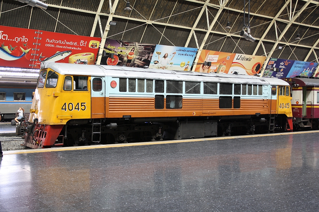 GEK 4045 (Co'Co', de, General Electric, Bj.1966, Fab.Nr. 35951) am 24.Oktober 2016 im Bf. Hua Lamphong. 