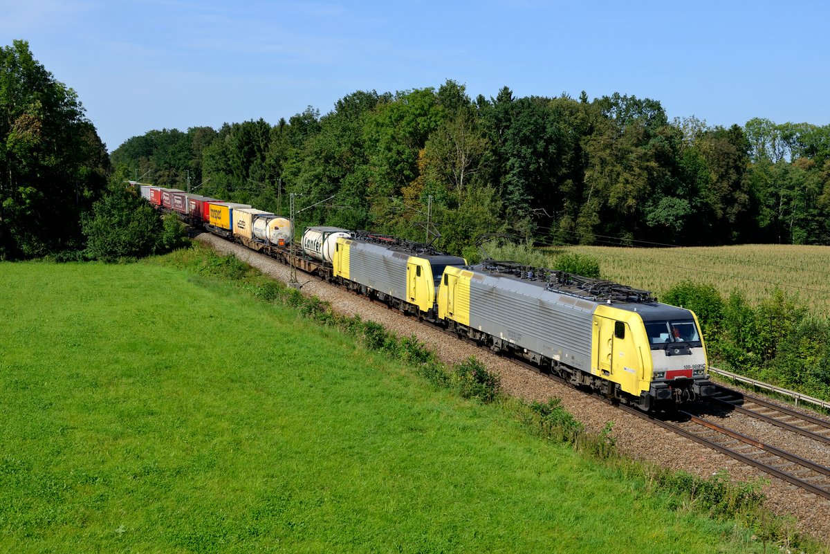Gelb-silberne Tandems sind selten geworden - daher betätigte ich am 30. August 2017 gerne den Auslöser, als 189 989 und 931 mit ihrem DGS 43101 nach Verona Q.E. die von mir häufig frequentierte Fotostelle bei Gutmart passierten.