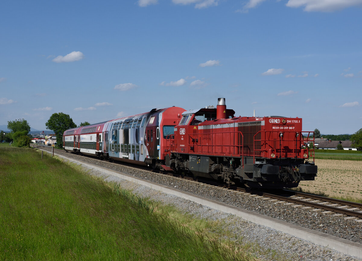 Gelegentlich kommen die beiden 1700er der GKB vor Personenzügen zum Einsatz.
So auch am 01. Juni 2021 als die DH1700.1 den R 8657 von Graz Hauptbahnhof nach Wies-Eibiswald bespannte (fotografiert bei Unterpremtsätten).