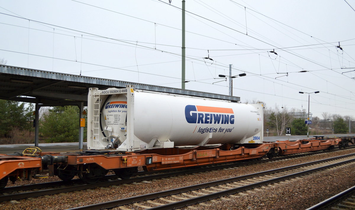 Gelenk-Taschenwagen vom Einsteller WASCOSA AG mit bulgarischer Registrierung mit der Nr. 33 TEN 52 BG- WASCO 495 6 147-3 Sdggmrss (GE) in einem Taschenwagenzug am 19.01.21 Bf. Flughafen BER Terminal 5