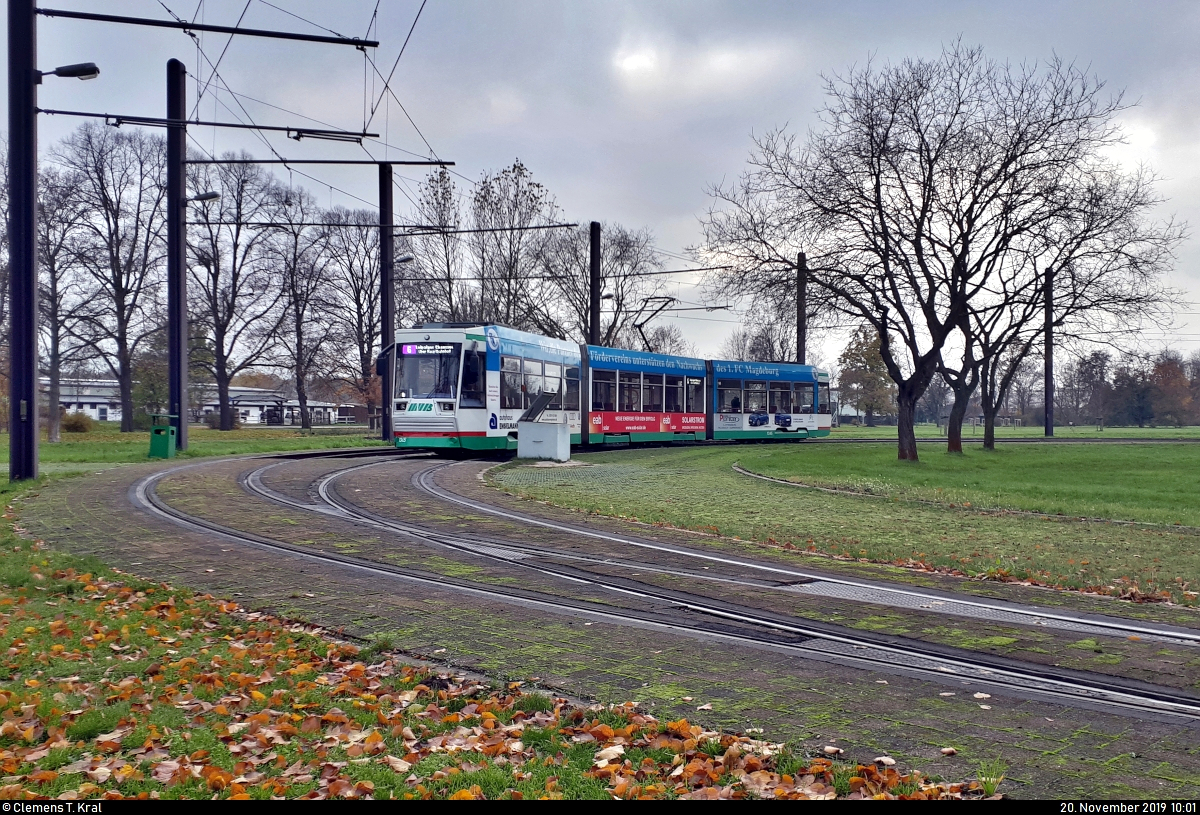 Gelenktriebwagen NGT8D, Nr. 1345, der Magdeburger Verkehrsbetriebe GmbH & Co. KG (MVB) als Linie 6 von Leipziger Chaussee (Quittenweg) steht in der Schleife der Endhaltestelle Herrenkrug (Tram), um die Sandvorräte aufzufüllen.
(Smartphone-Aufnahme)
[20.11.2019 | 10:01 Uhr]