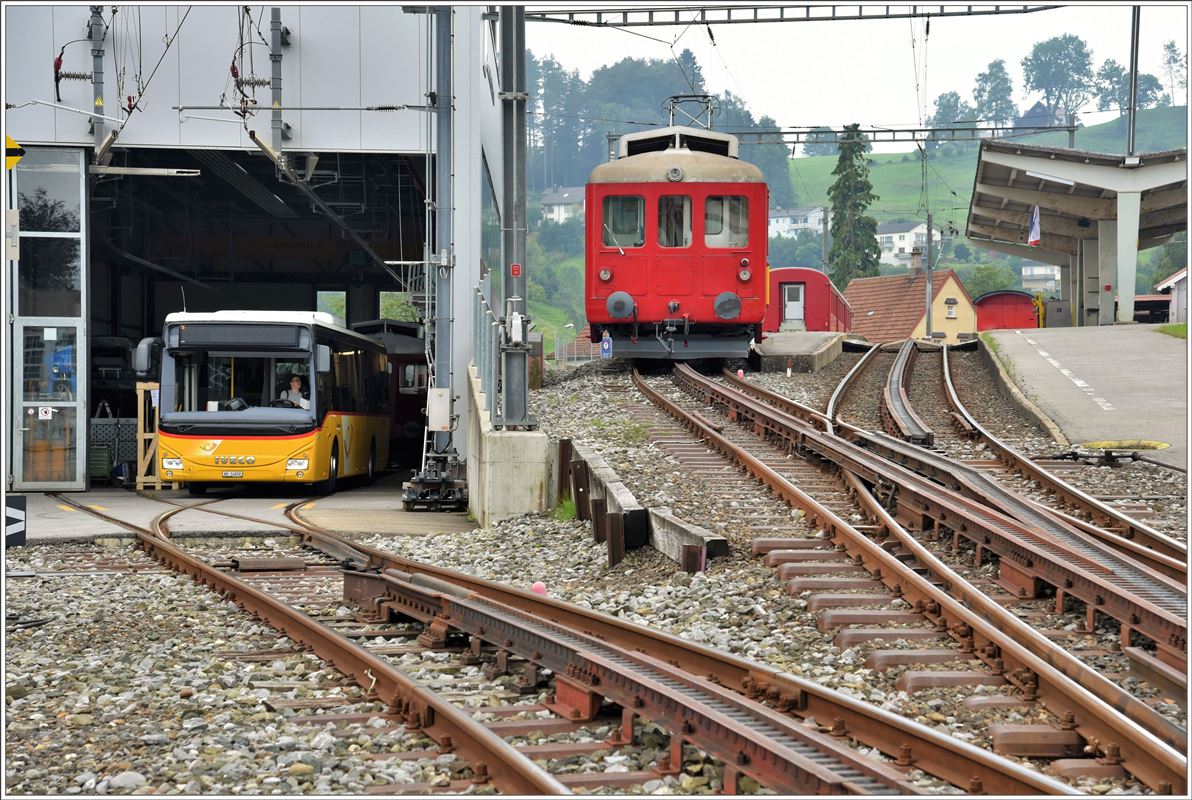 Gemeinsam haben Post und Appenzeller Bahnen in Heiden das neue Depot gebaut und so heisst es dann wie beim ZVV: Ich bin auch ein Postauto. (27.07.2016)