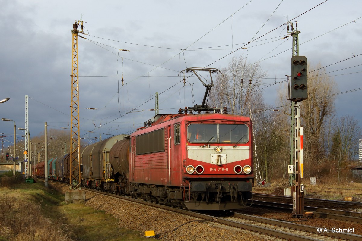 Gemischter Güterzug mit der 155 219 (mit Latz) in Leipzig Thekla am 30.01.2016 