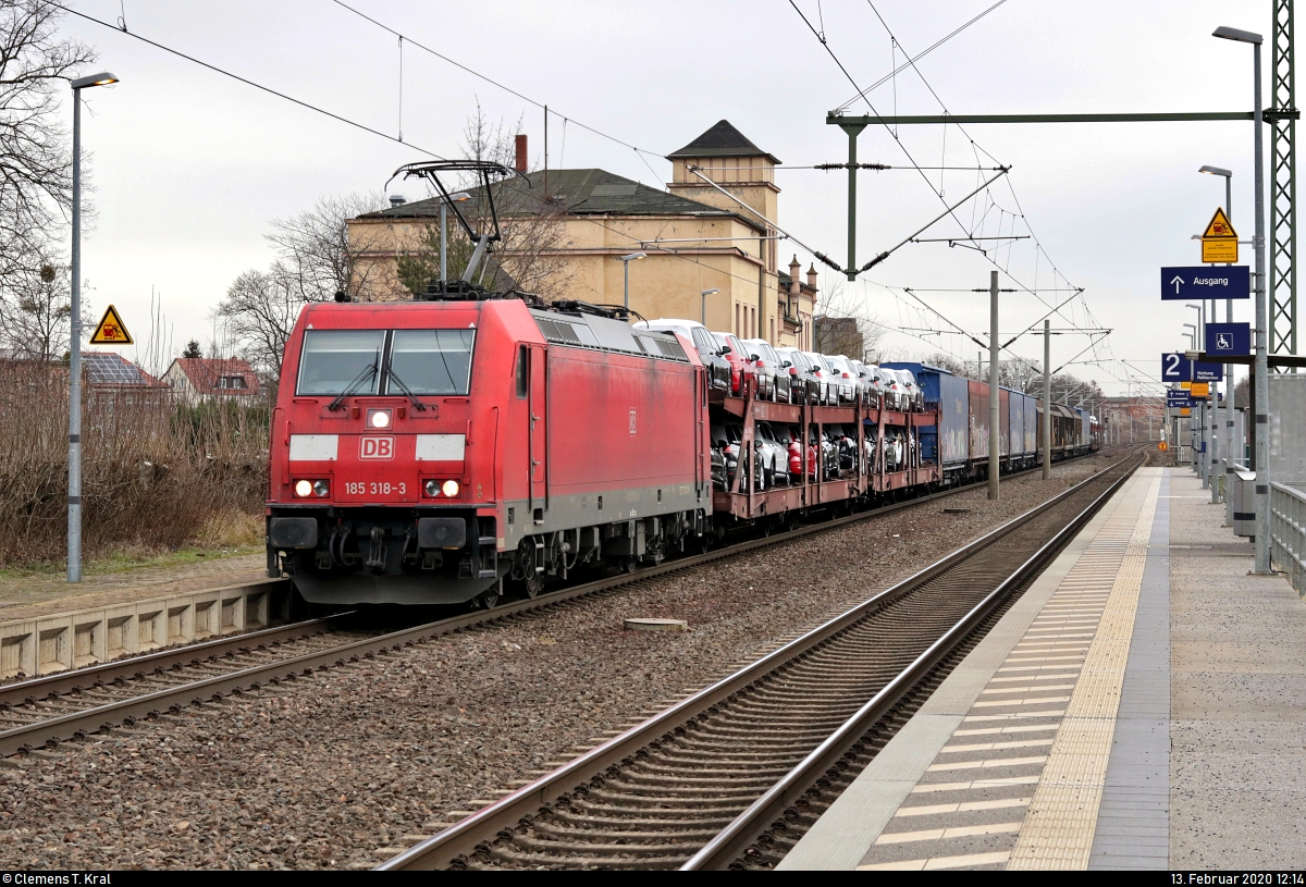 Gemischter Gz mit 185 318-3 DB durchfährt den Hp Zerbst/Anhalt auf der Bahnstrecke Trebnitz–Leipzig (KBS 254) Richtung Trebnitz.
[13.2.2020 | 12:14 Uhr]