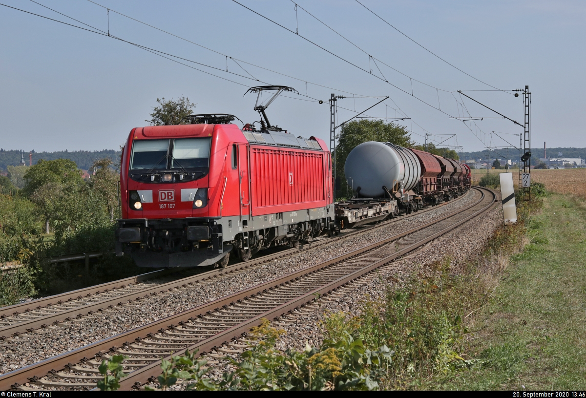 Gemischter Gz mit 187 107-8 unterwegs bei Metterzimmern (Bietigheim-Bissingen) Richtung Mühlacker.

🧰 DB Cargo
🚩 Bahnstrecke Bietigheim-Bissingen–Bruchsal (Westbahn (Württemberg) | KBS 770)
🕓 20.9.2020 | 13:46 Uhr