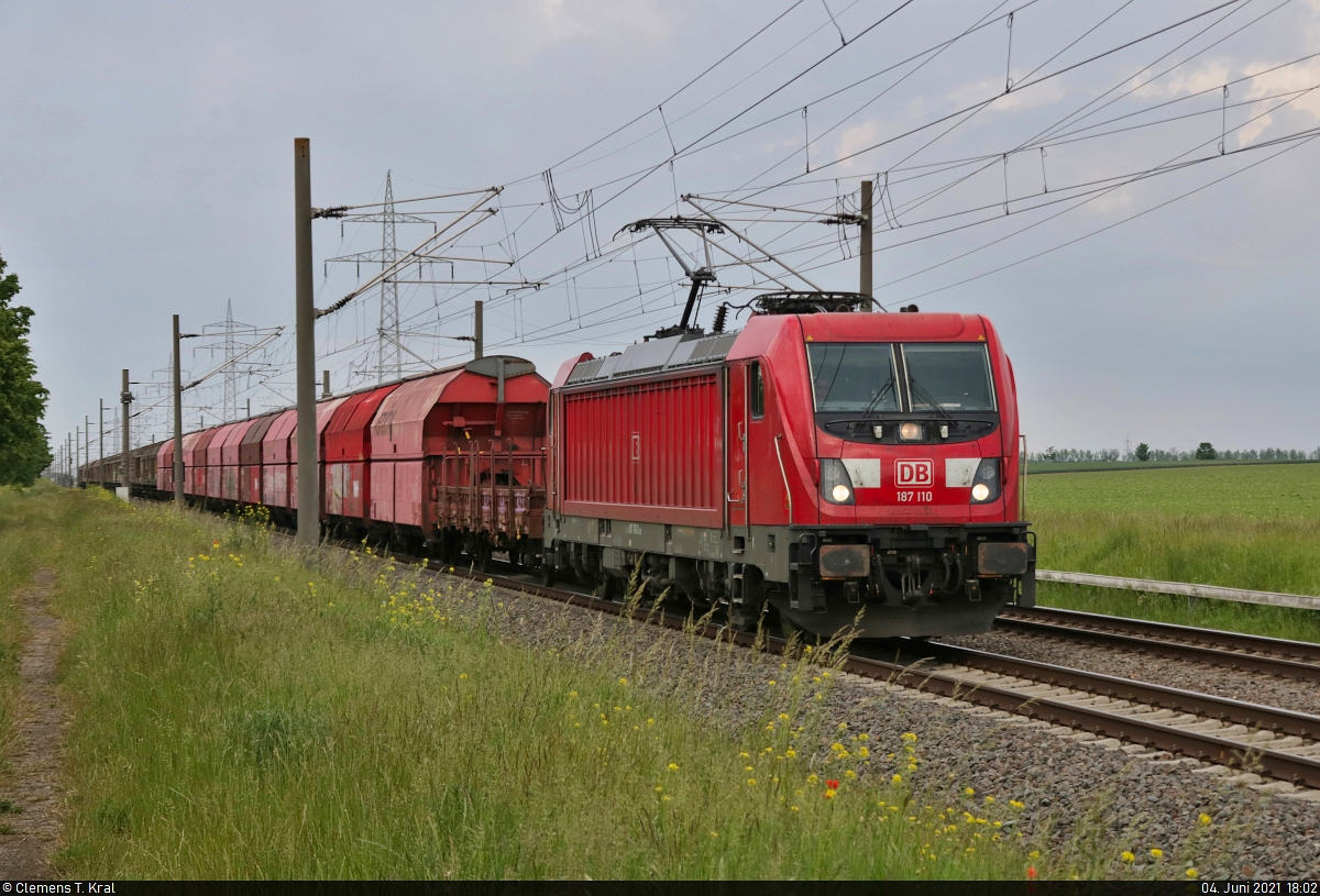 Gemischter Gz mit 187 110-2 unterwegs in Braschwitz Richtung Halle (Saale).

🧰 DB Cargo
🚩 Bahnstrecke Magdeburg–Leipzig (KBS 340)
🕓 4.6.2021 | 18:02 Uhr