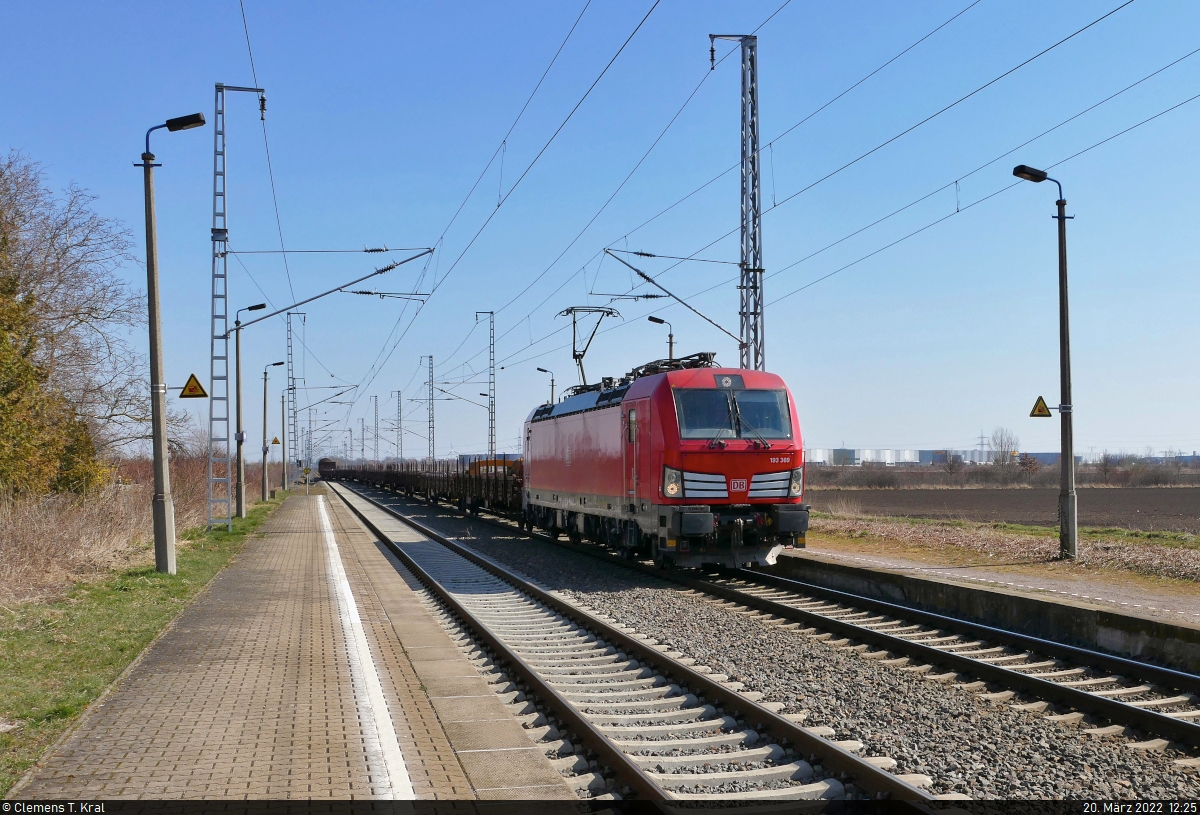 Gemischter Gz mit 193 369-6 (Siemens Vectron) durchfährt den Hp Peißen auf Gleis 1 Richtung ZBA Halle (Saale).

🧰 DB Cargo
🕓 20.3.2022 | 12:25 Uhr