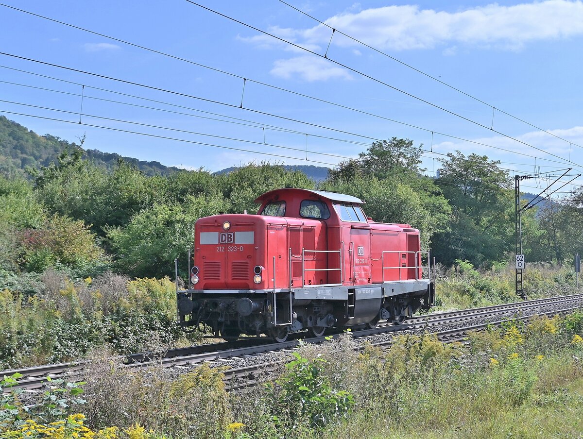 Gen Weinheim Sulzbach fahrend ist hier die 1212 323-0 LZ zusehen. Dienstag 21.9.2021