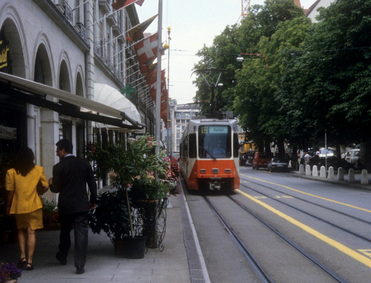 Genève / Genf TPG Tram 12 (Be 4/6 8xx) Rue de la Corraterie am 3. August 1993.