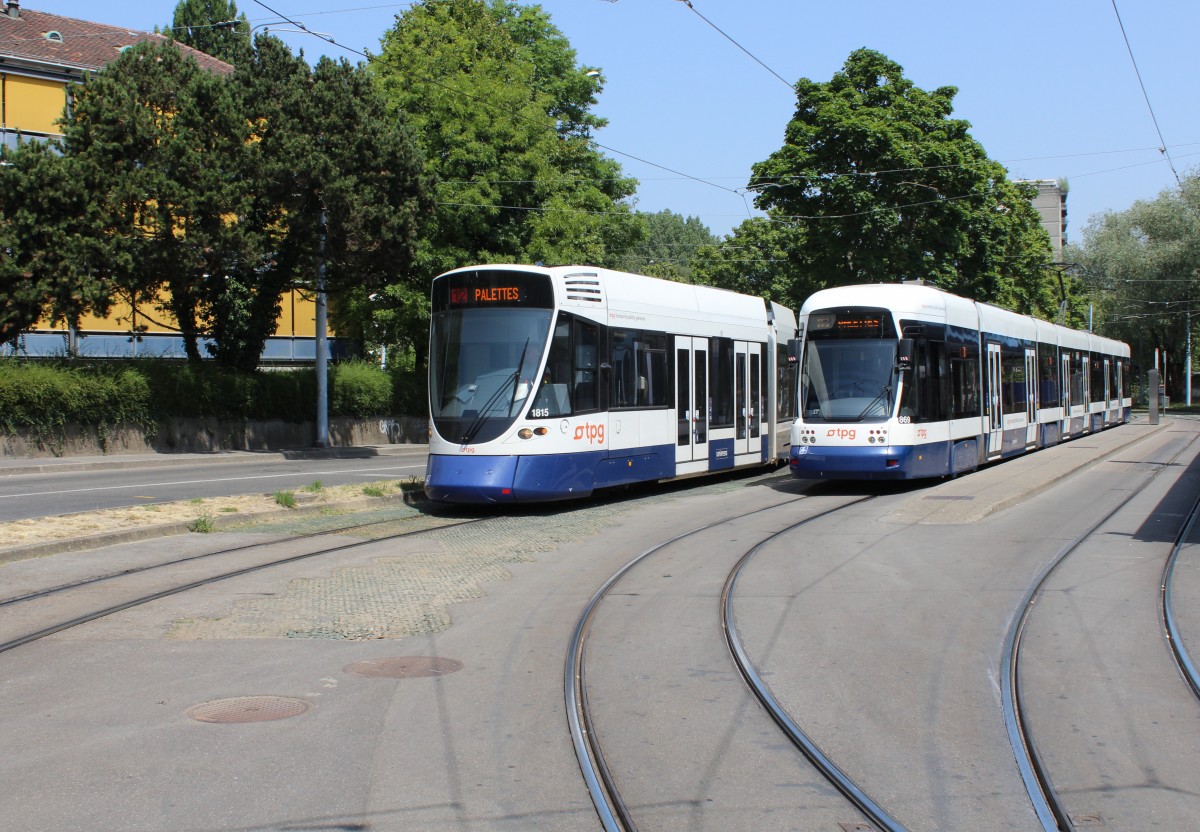 Genève / Genf TPG Tram 12 (Stadler Be 6/10 1815 / Bombardier Be 6/8 869) Moillesulaz am 5. Juli 2015.