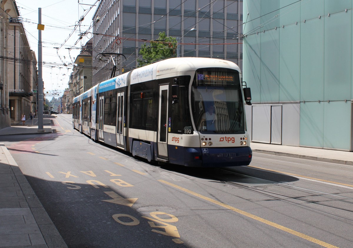 Genève / Genf TPG Tram 14 (Bombardier Be 6/8 890) Rue du Stand am 5. Juli 2015.