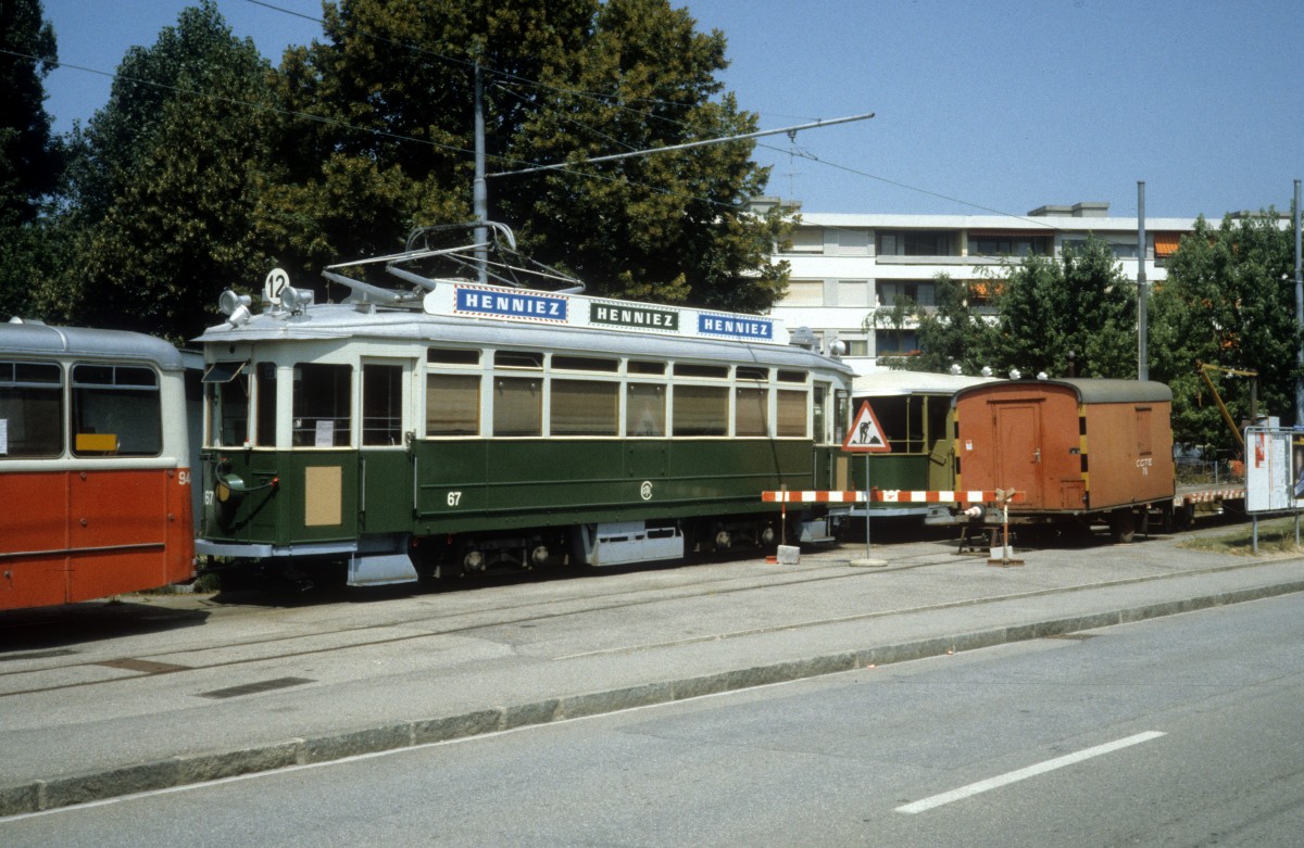 Genève / Genf TPG Tw 12 auf einem Nebengleis an der Endstation Moillesulaz am 16. Juli 1983.