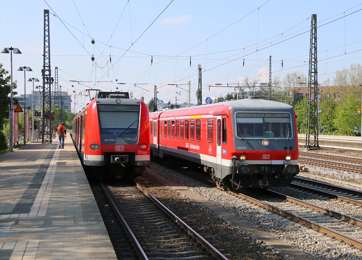 Generationen-Treff am Heimeranplatz: 423 734-3 als S Bahn nach Pasing trifft auf 628 629 mit 628 567 nach Wasserburg. Aufgenommen am 25.04.2014.