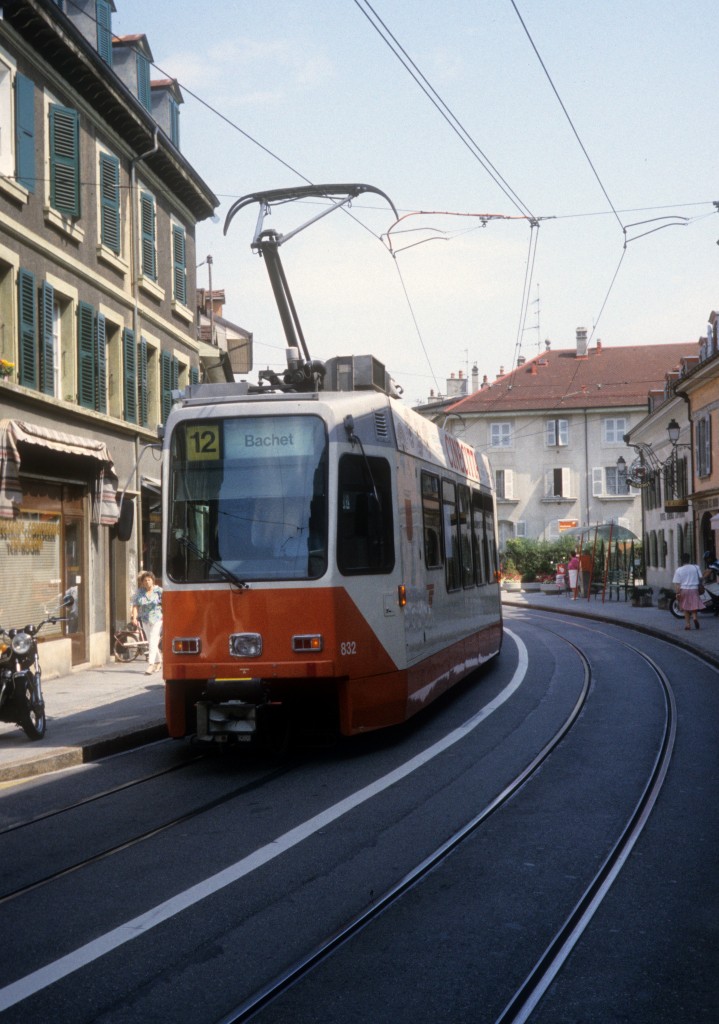 Genve / Genf TPG Tram 12 (ACMV/DWAG-Be 4/6 832) Carouge, Rue Ancienne am 3. August 1993.
