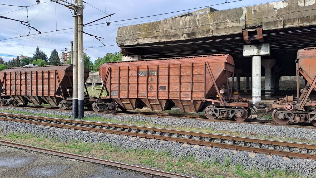 Georgian Railways grain hopper Tbilisi Central Station, ‎07 ‎May ‎2024
