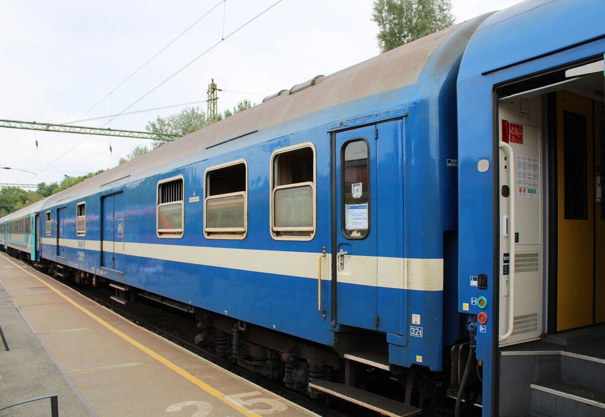 Gepckwagen MV 50 55 94-80 019-3 H-START Dd im IC 862  Balaton  aus Budapest-Dli, am 26.07.2025 in Keszthely.