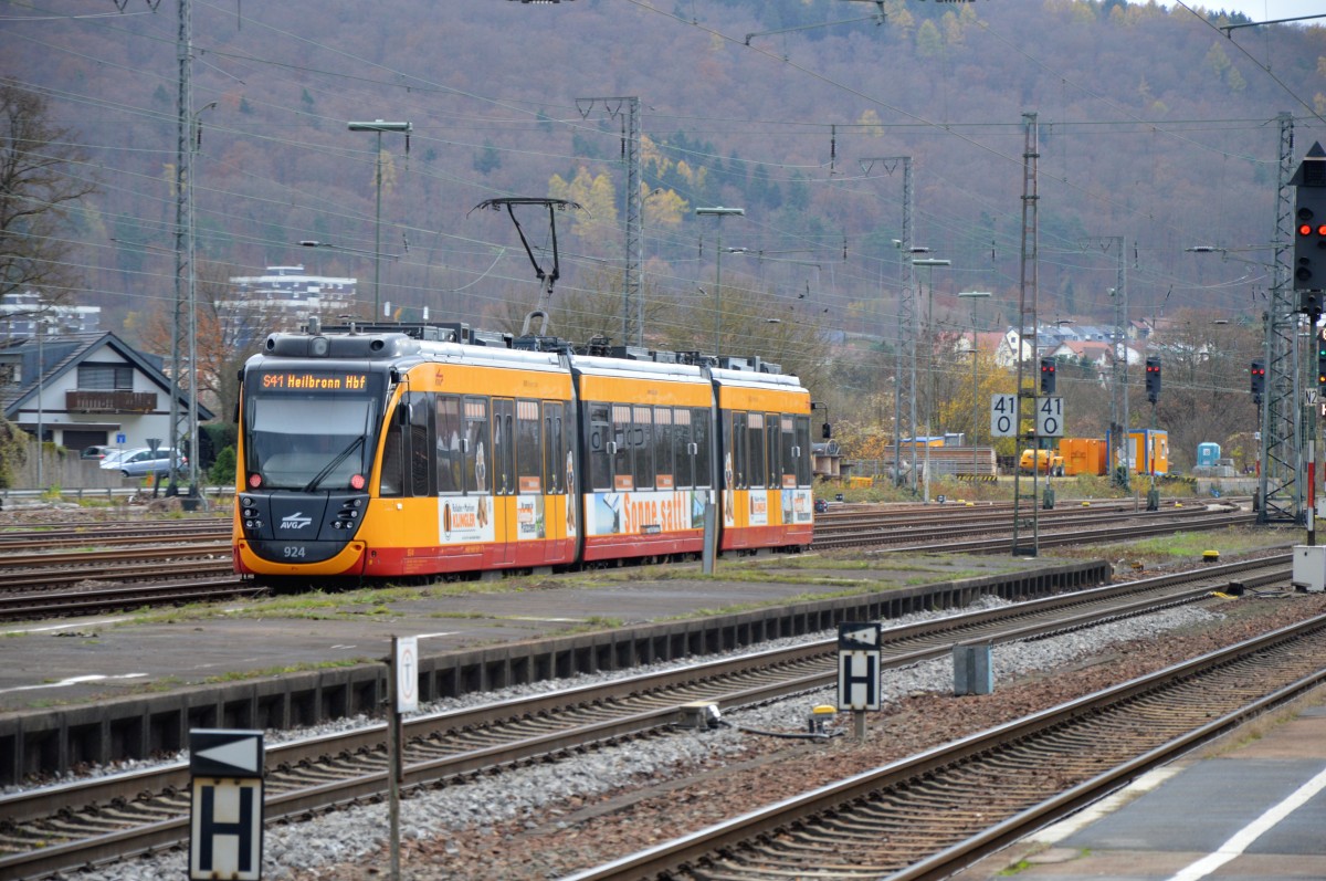 Gerade verlässt der 924 der AVG als S41 Neckarelz in Richtung Heilbronn. Sonntag 15.11.2015