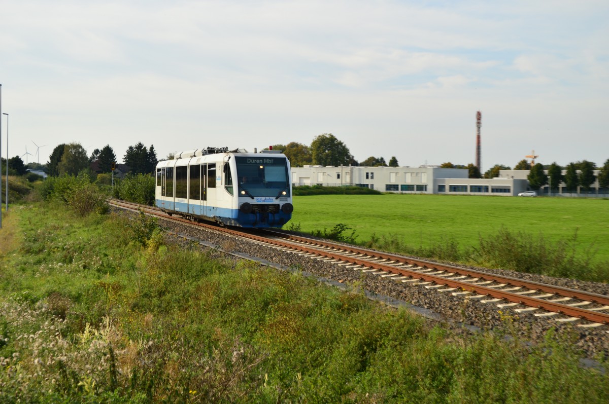 Gerade verlässt der Rurtalbahn VT 6.012 Linnich in Richtung Düren.
Sonntag 28.9.2014