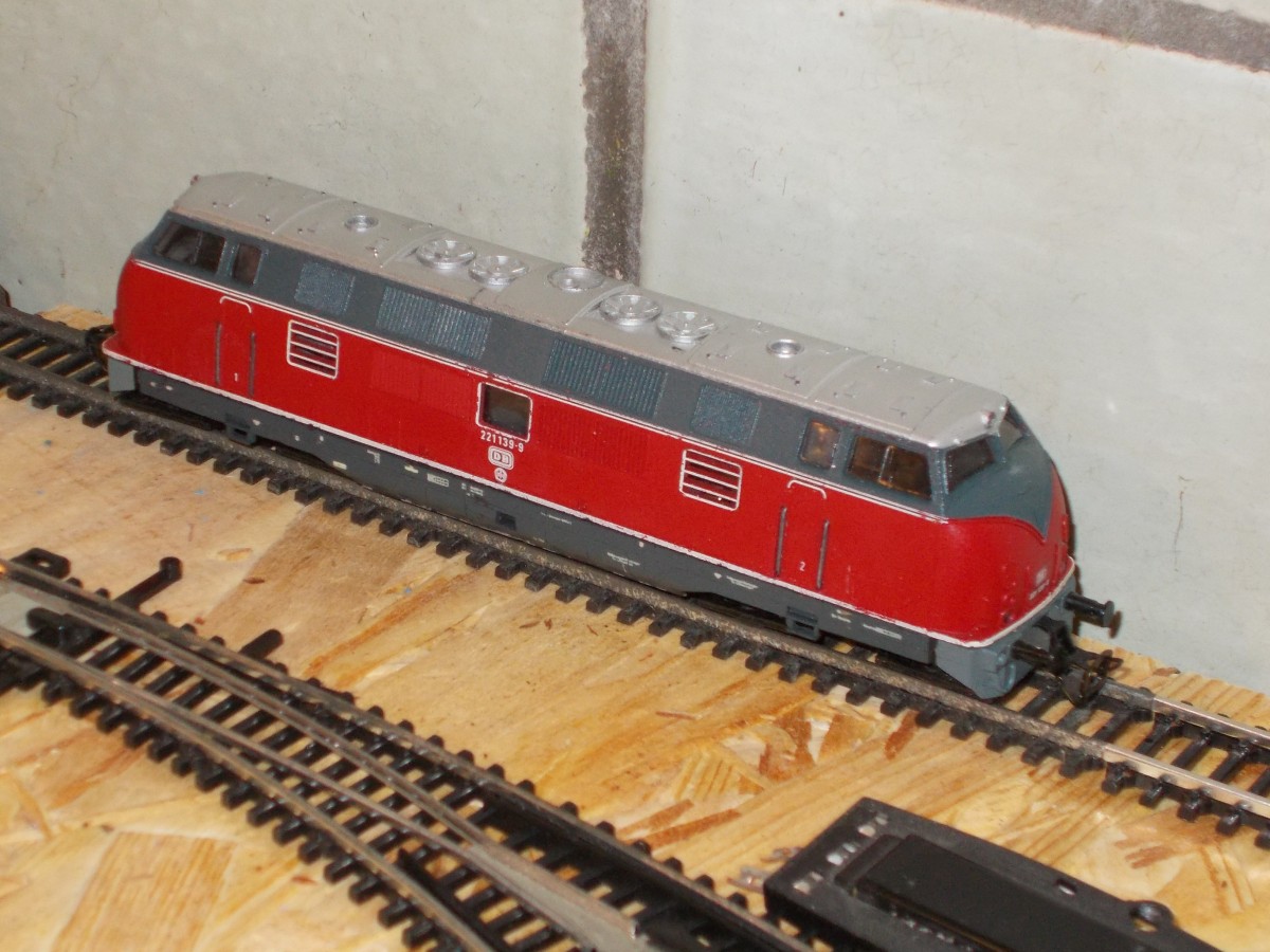 Gerademal vier DB Triebfahrzeuge hatten die Berliner TT-Bahnen im Sortiment,so auch die 221 139. 