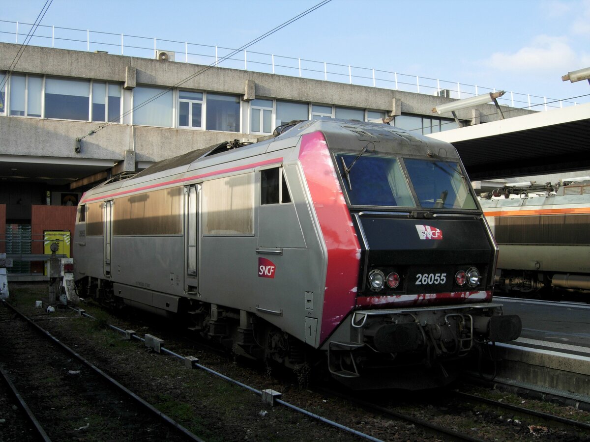Geschäftlich war ich unterwegs nach Joigny. Beim Umsteigen sah ich im Bahnhof Paris-Bercy die 26055, die auf den nächsten Einsatz wartete. 12.12.2022 gegen 13:30 Uhr. 
