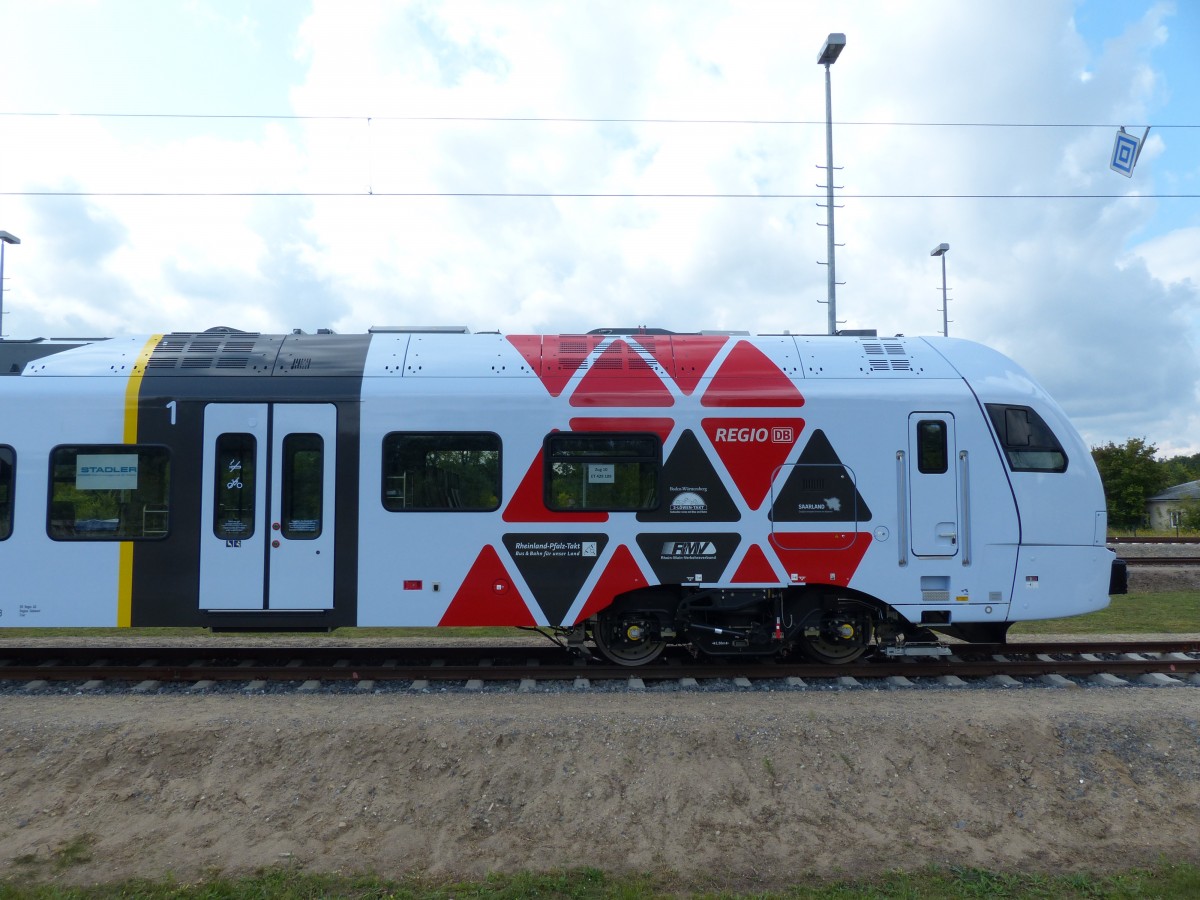 Gestaltung des DB-Regio-Zugs 429 109 von der Seite, 1.-Klasse-Bereich. 23.8.2014, ODEG-Gelände in Eberswalde, Tag der offenen Tore