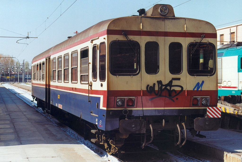 Gestione Governativa Delle Ferrovie Venete AD 905 am 30.März 2002 in Venezia Santa Lucia. (Fotoscan)