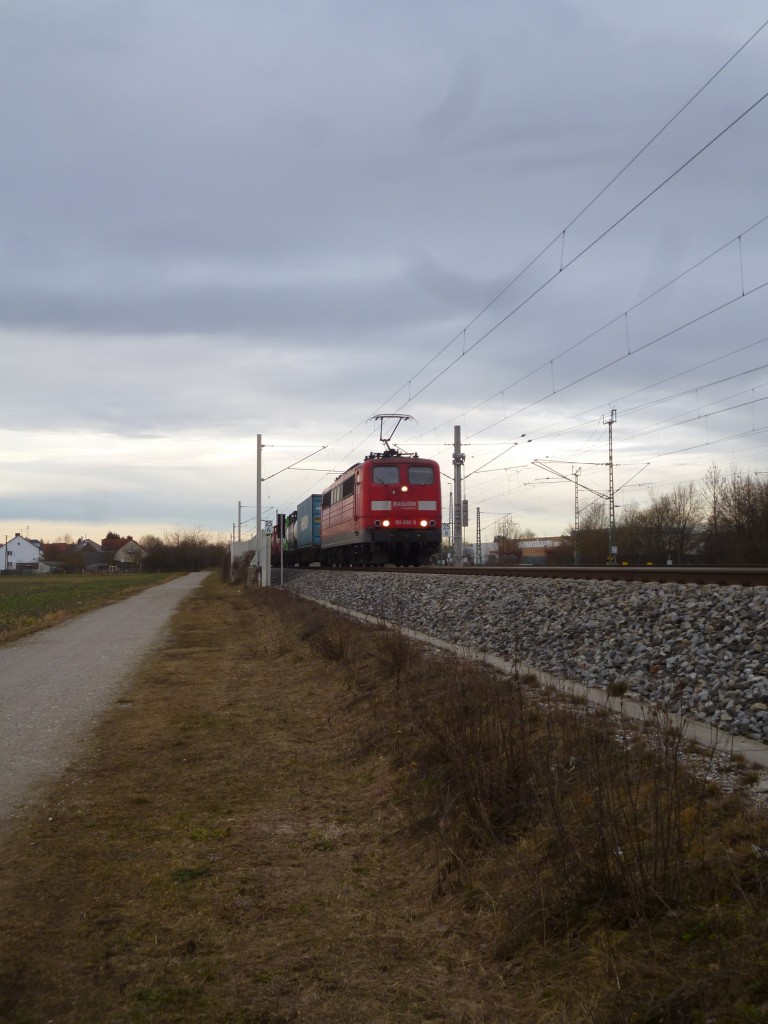 Gewitterstimmung am 04.04.2015.
BR 151 mit einem Güterzug kurz nach der Durchfahrt von Maisach