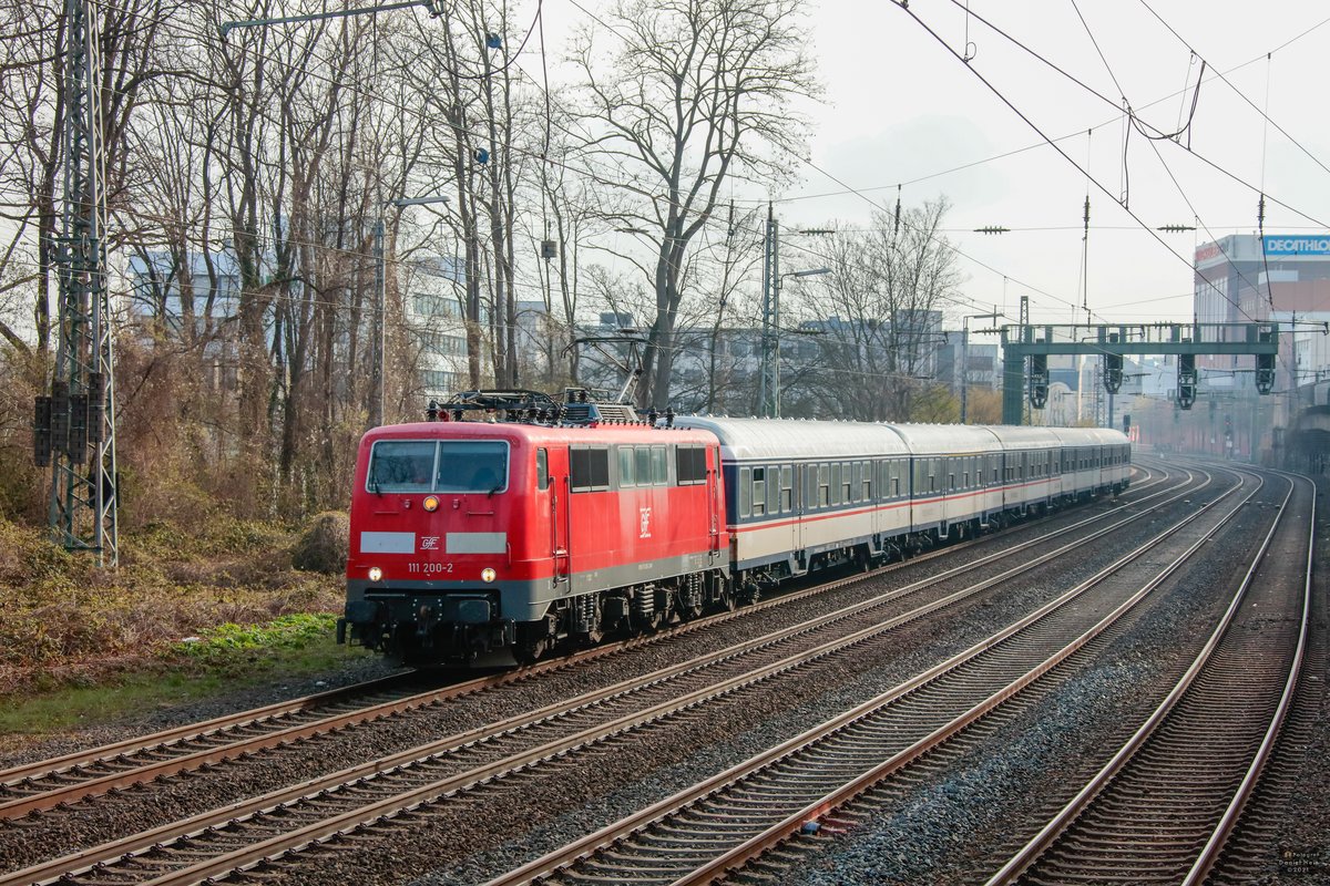 GfF 111 200-2 mit NX-Ersatzzug RB48 in Wuppertal, am 13.04.2021.