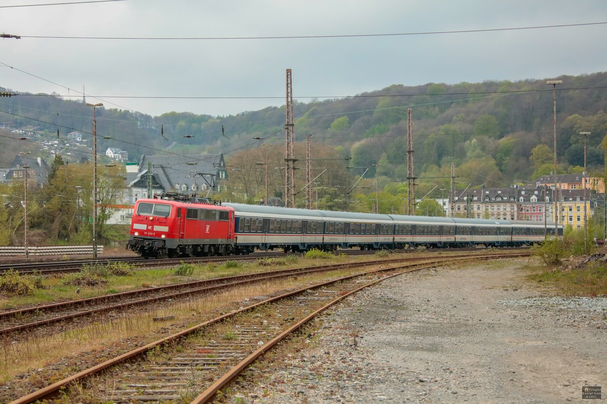 GfF 111 200-2 mit NX-Ersatzzug RB48 in Wuppertal, April 2021.