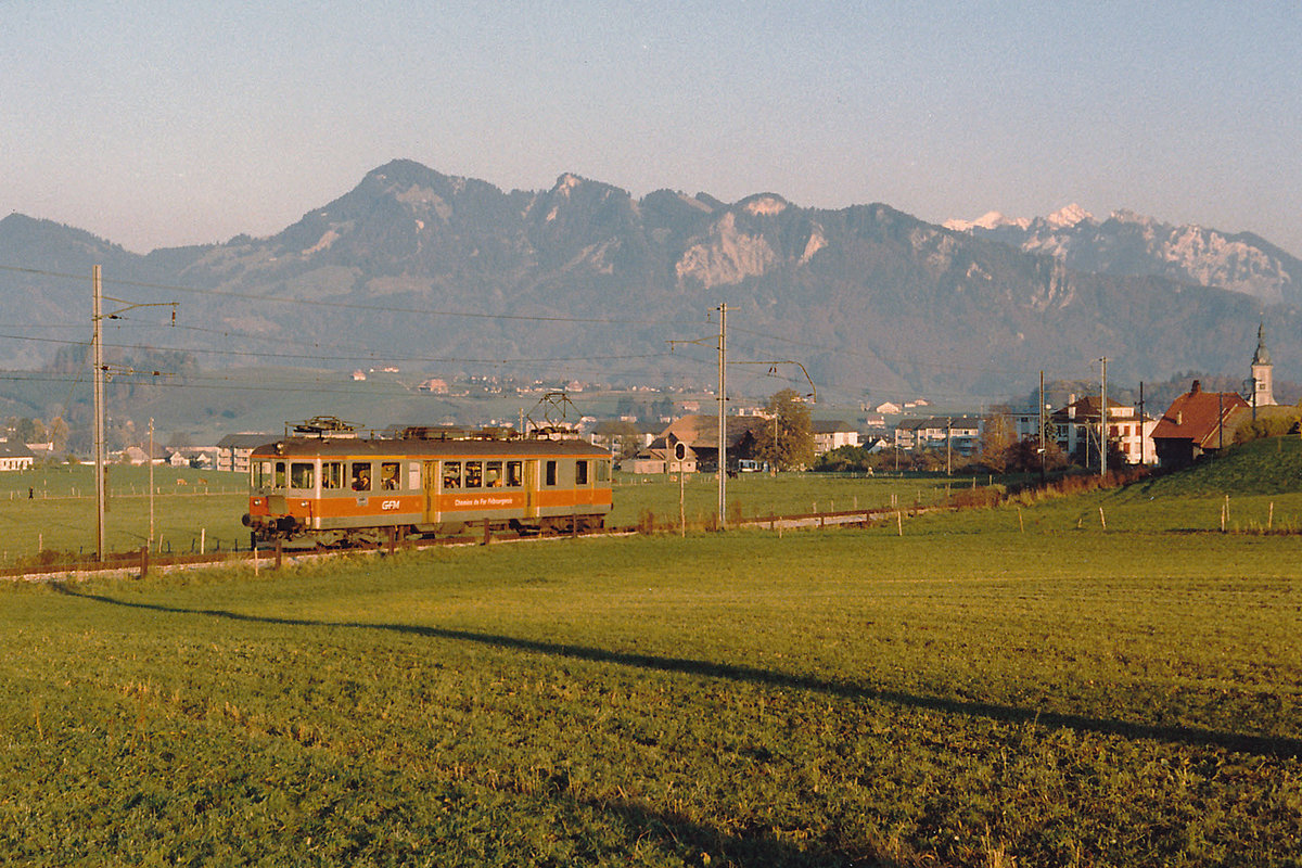 GFM: Regionalzug Bulle-Romont im November 1986 bei Bulle mit ABDe 4/4 164.
Foto: Walter Ruetsch