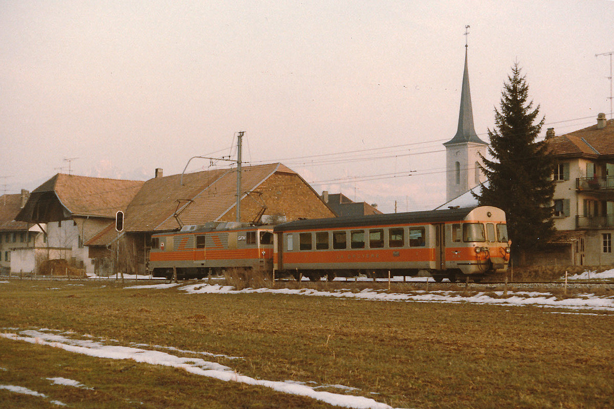 GFM: Übermotorisierter Regionalzug mit GDe 4/4 101-102 bei Vuadens im Februar 1986.
Foto: Walter Ruetsch