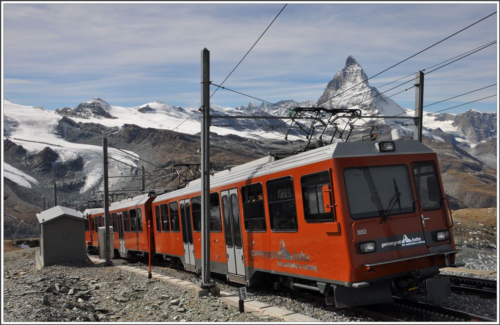 GGB auf Talfahrt mit dem Skigebiet am Theodulpass und dem Matterhorn im Hintergrund. (27.09.2015)