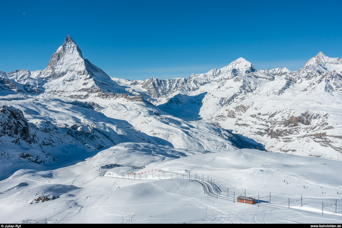 GGB Bhe 2/4 3022 als Verstärkungszug Riffelberg - Gornergrat am 29. Dezember 2018 zwischen Rotenboden und Gornergrat.