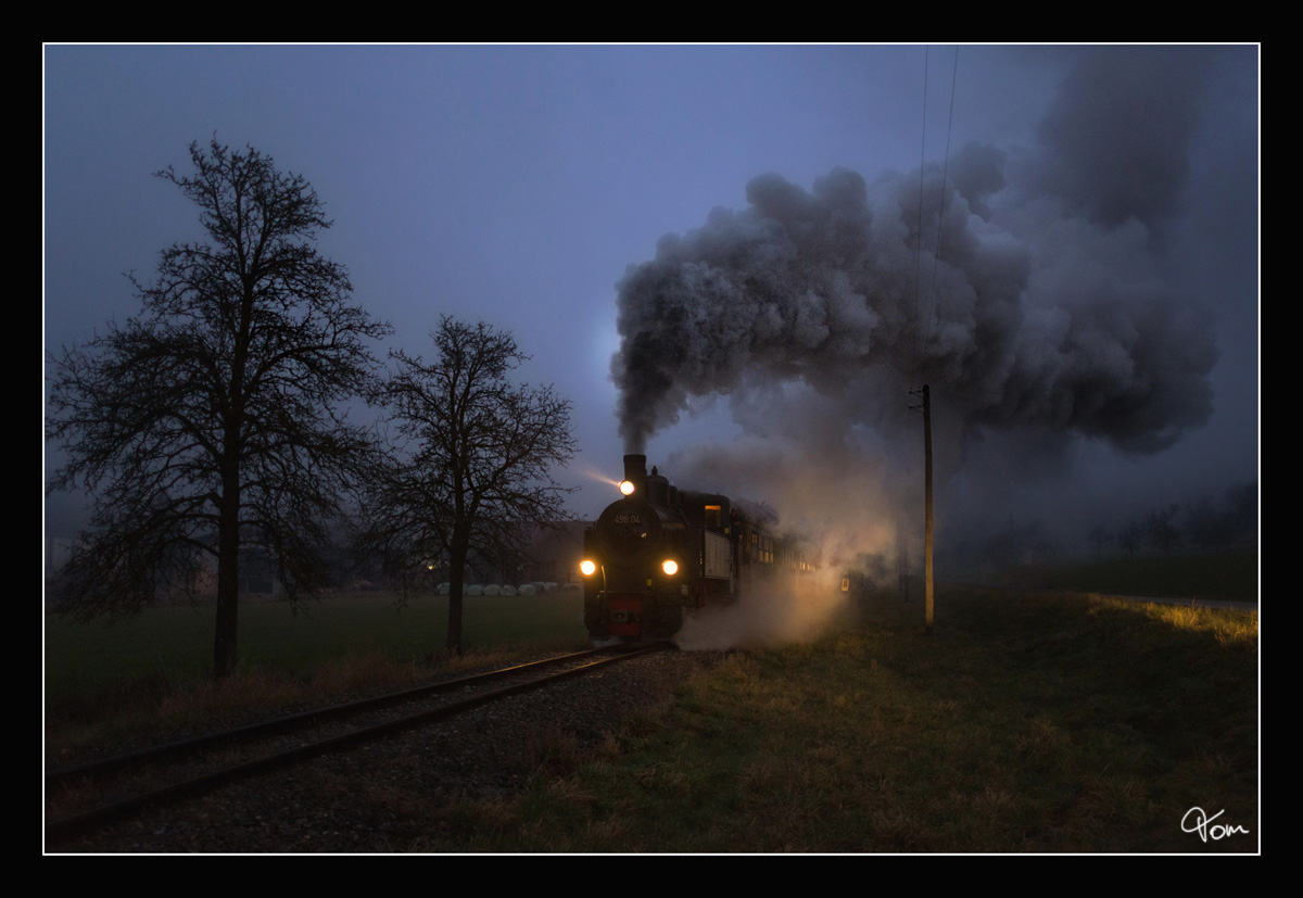 Ghost train II - Die ÖGEG Dampflok 498.04, dampft mit einem Adventzug durch das Steyrtal, von Steyr nach Grünburg. Sommerhubermühle 8.12.2016