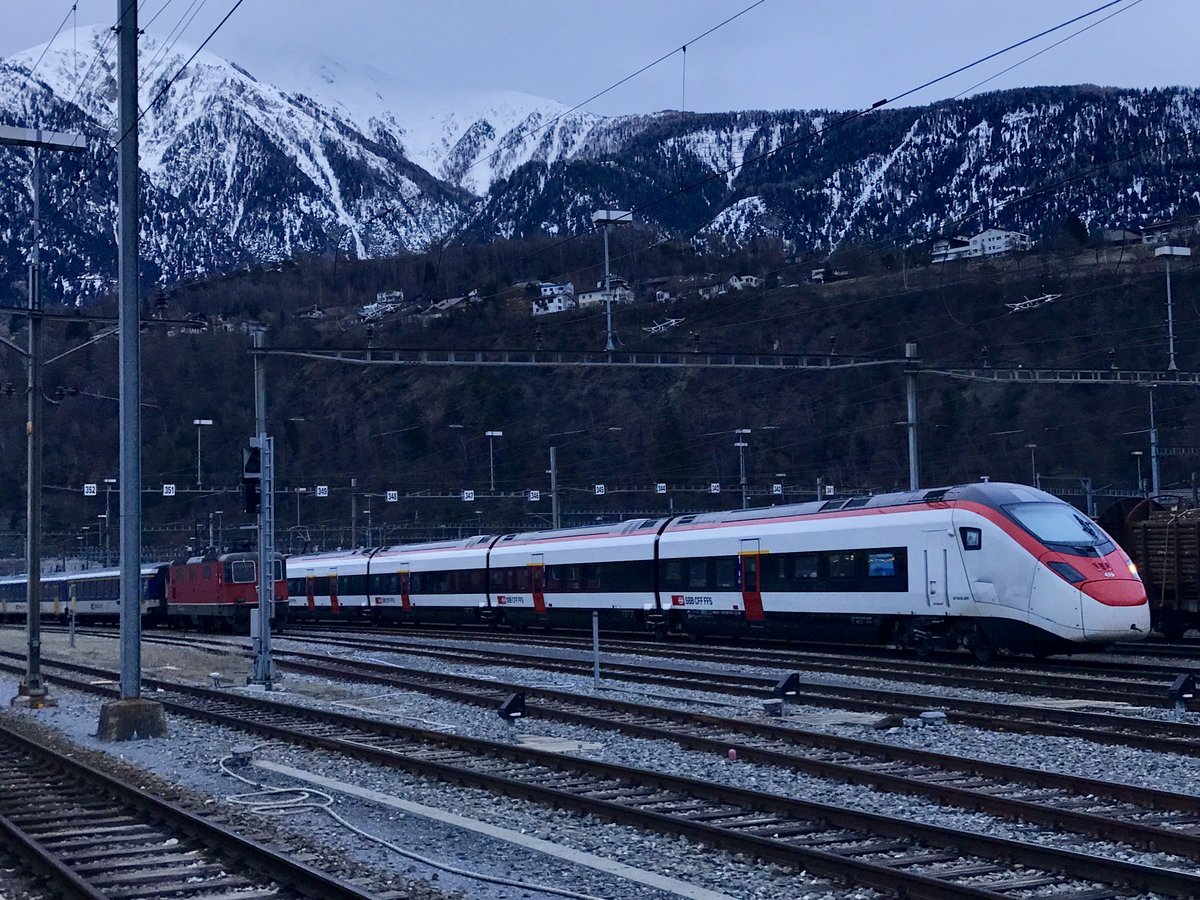 Giruno RABe 501 004 am 7.3.18 beim Bahnhof Brig abgestellt.