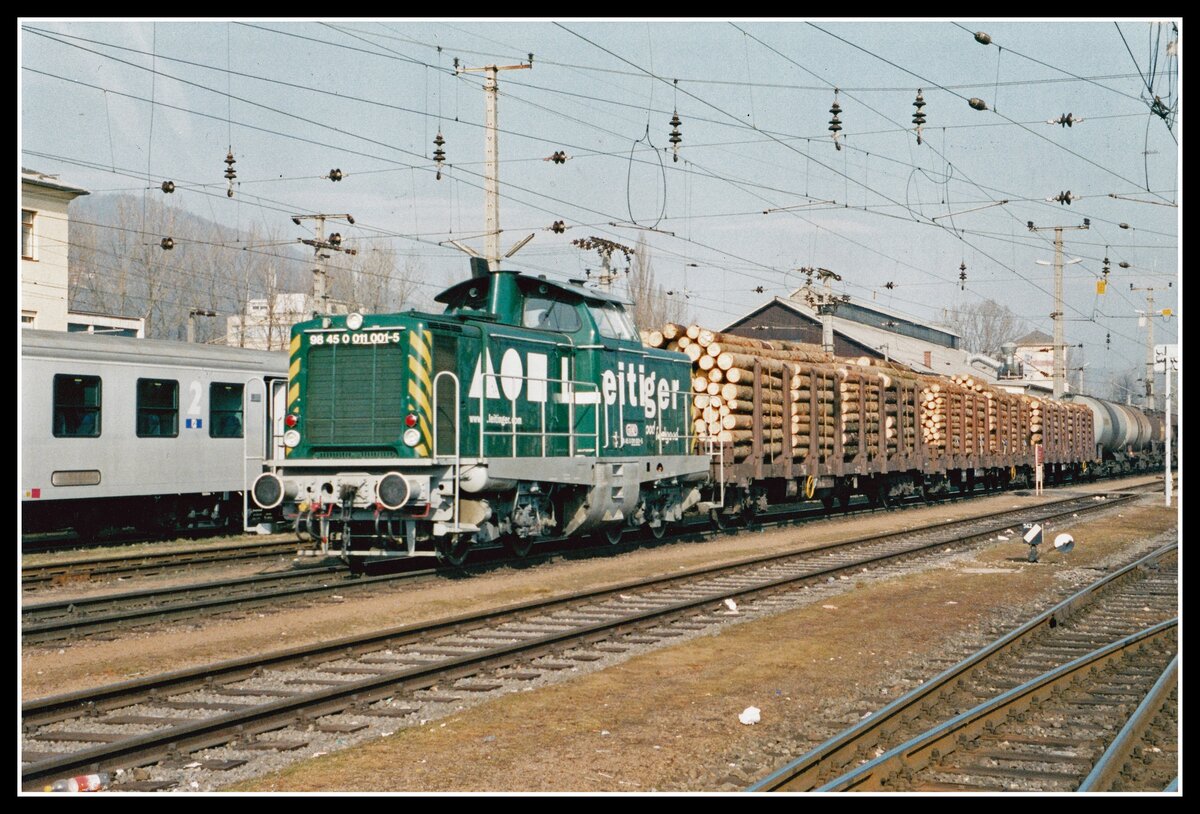 GKB 1100.1 fährt am 8.03.2003 mit dem Überstellgüterzug von Graz Vbf ...