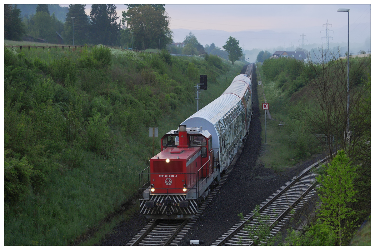 GKB 1500.2 mit dem R 4354 (S 6 von Wies über die Koralmbahn nach Graz) am 6.5.2020, aufgenommen in Leibenfeld von der Brücke der Bundesstraße 76. Rechts ist das Gleis der AB Leibenfeld zu sehen, welche die Baustelle für den Koralmtunnel mit diversen Gütern (aktuell fast nur Zement) versorgt.