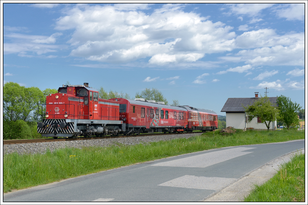 GKB 1500.6 mit dem Messzug LP 61382 von Wies-Eibiswald nach Graz, aufgenommen kurz nach der Ausfahrt aus dem Bahnhof Bergla.