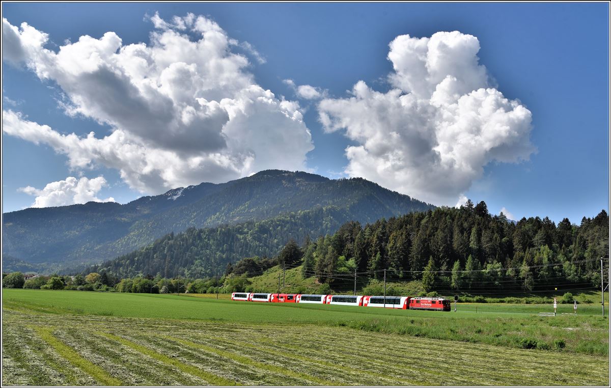 Glacier Express 903 mit Ge 4/4 II 630  Trun  zwischen Bonaduz und Reichenau-Tamins. (07.05.2018)
