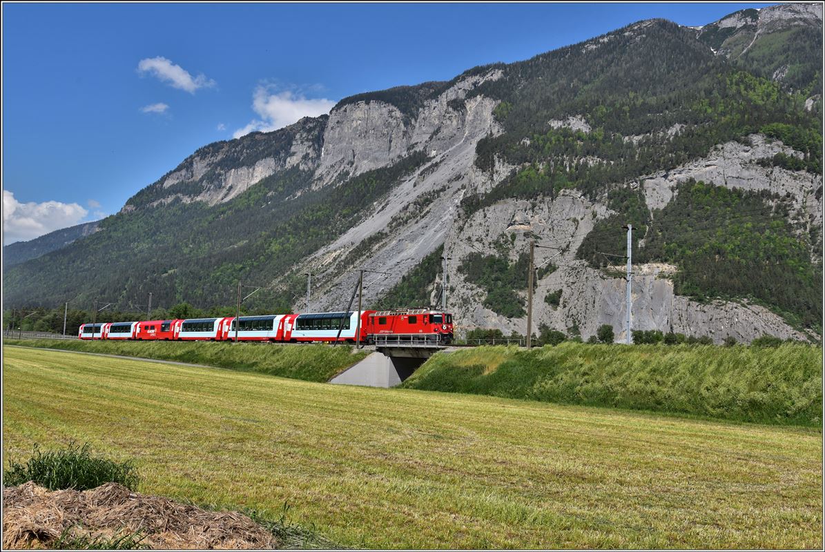 Glacier Express 903 mit Ge 4/4 II 626  Malans  bei Felsberg. (08.05.2018)