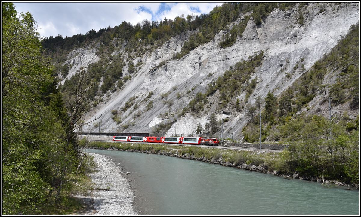 Glacier Express PE900 mit Ge 4/4 II 617  Ilanz  bei Trin. (14.05.2019)