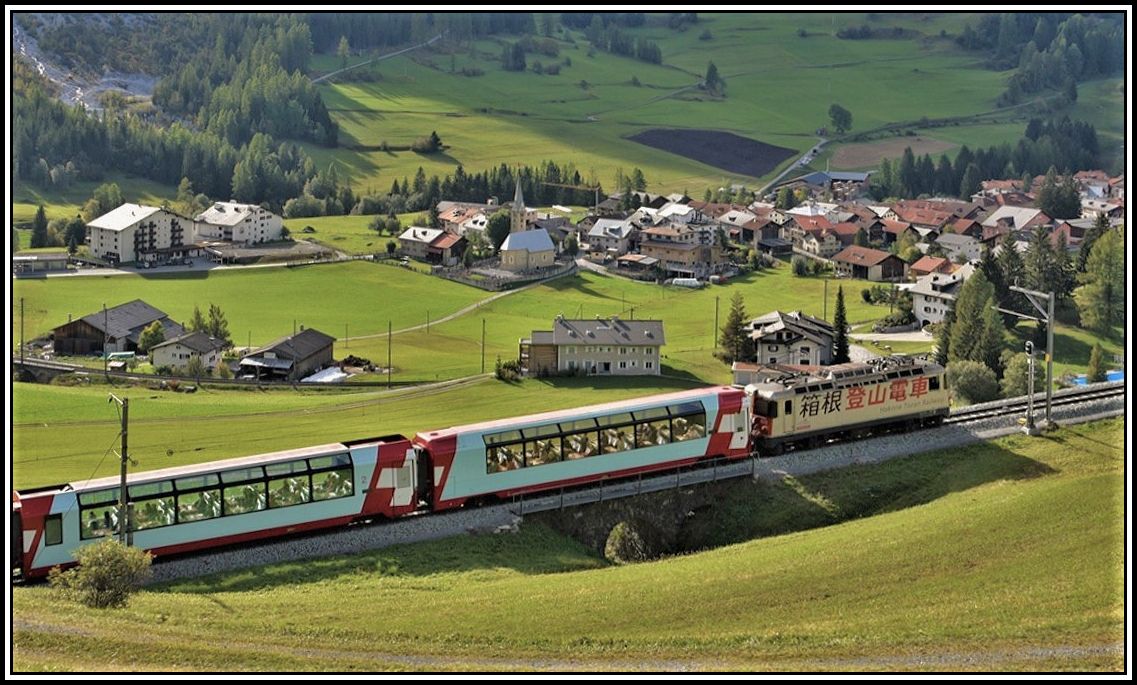 Glacier Express PE902 mit der Ge4/4 II 622  Arosa  oberhalb Bergün. (30.09.2019)