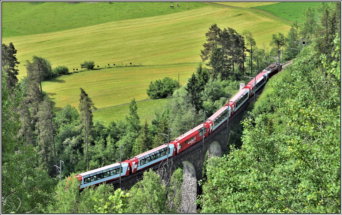 Glacier Express PE903 nach Zermatt auf dem Schmittentobelviadukt zwischen Filisur und Alvaneu. (10.06.2019)