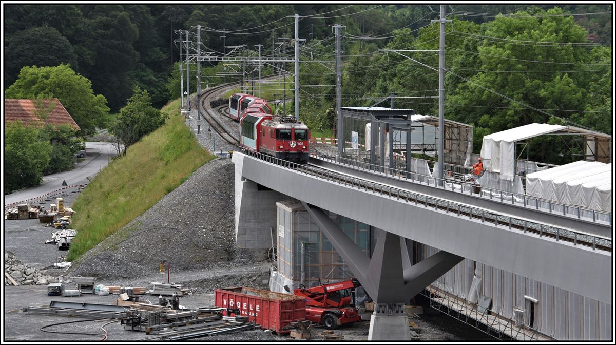 Glacier Express PE904 mit Ge 4/4 II 626  Malans  schwenkt auf die neue Hinterrheinbrücke ein. (11.06.2019)