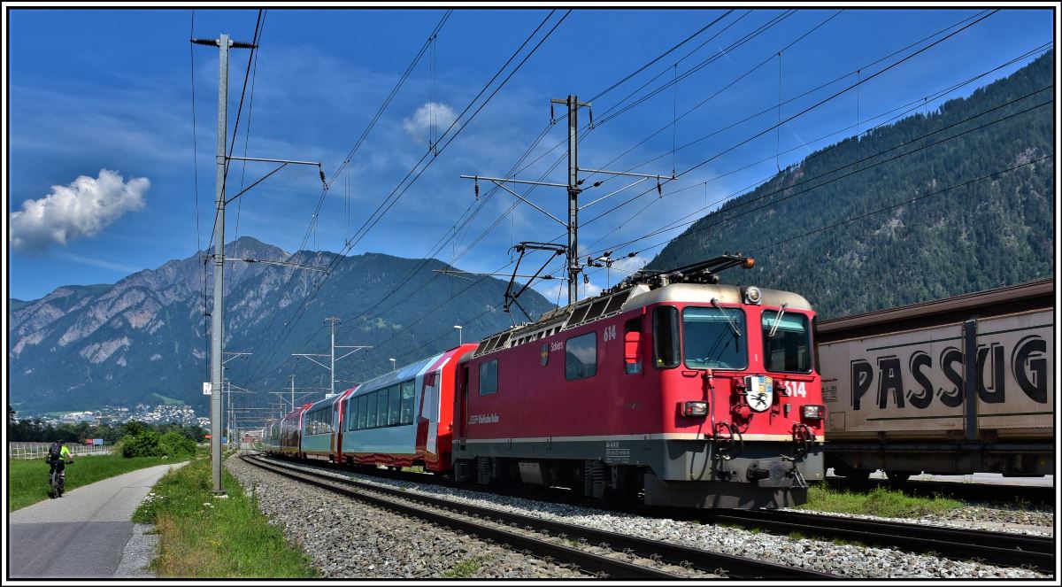 Glacier Express PE904 mit Ge 4/4 II 614  Schiers  in Felsberg. (10.07.2019)